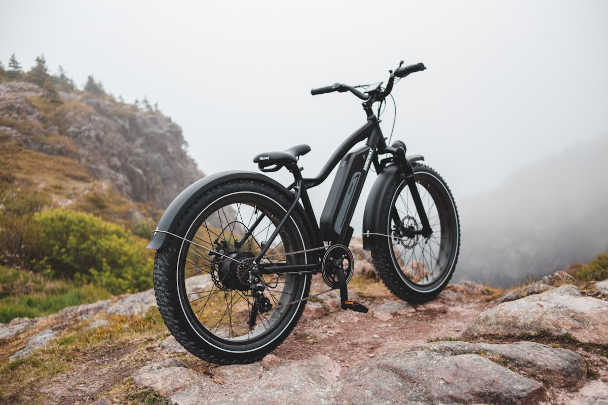 Mountainbike im Freien als Symbol für einen aktiven Lebensstil